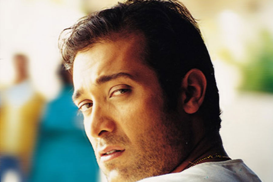 ‘মিশন কাশ্মীর’, ‘খতরো কি খিলাড়ি’, ‘দুশমনি’, ‘এলওসি কার্গিল’ এবং ‘উমরাও জান’-এর মতো হিন্দি ছবিতে ছোটখাটো চরিত্রে অভিনয় করতে দেখা যায় পুরুকে।