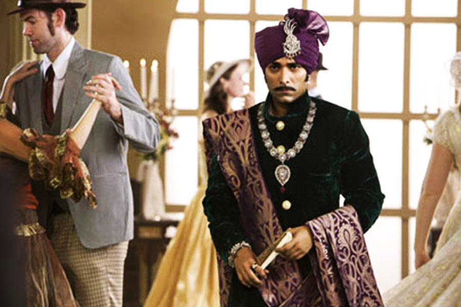 ২০১০ সালে মুক্তিপ্রাপ্ত সলমন খান অভিনীত ‘বীর’ ছবিতে অভিনয় করেন পুরু। চার বছরের বিরতির পর ২০১৪ সালে মুক্তি পাওয়া ‘অ্যাকশন জ্যাকসন’ ছবিতে অজয় দেবগনের সঙ্গেও অভিনয় করেন তিনি।