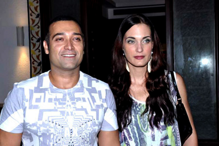 ২০১১ সালে ক্রোয়েশিয়ার মডেল কোরালজিকা গ্রডককে বিয়ে করেন পুরু। বর্তমানে স্ত্রী এবং সন্তানের সঙ্গে মুম্বইয়েই থাকেন তিনি। শেষ ১০ বছর বড় পর্দায় দেখা যায়নি তাঁকে।