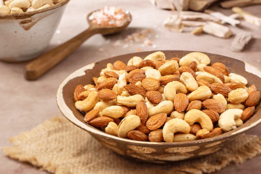 Image of Cashew Nuts and Almonds