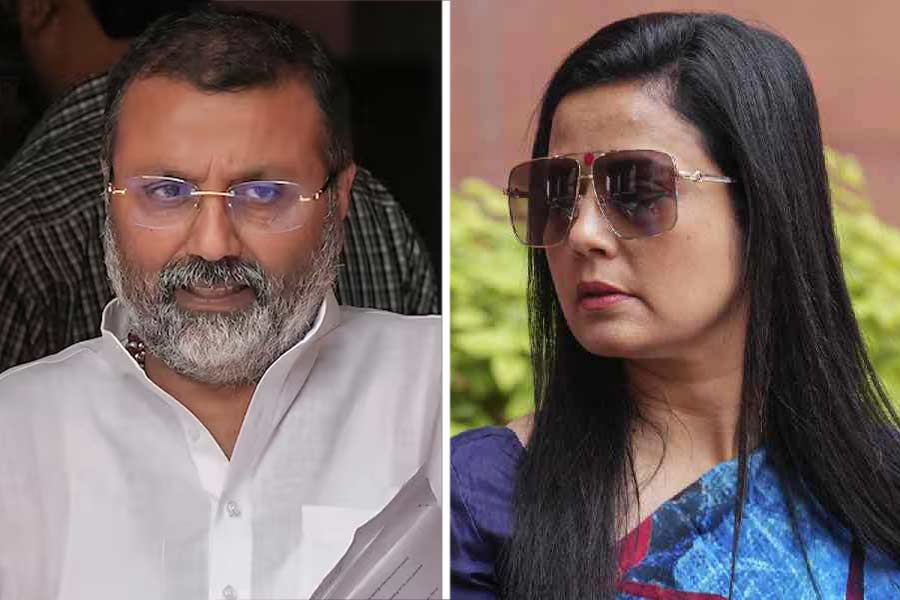 Mahua Moitra faced setback in Delhi High Court in cash for query case