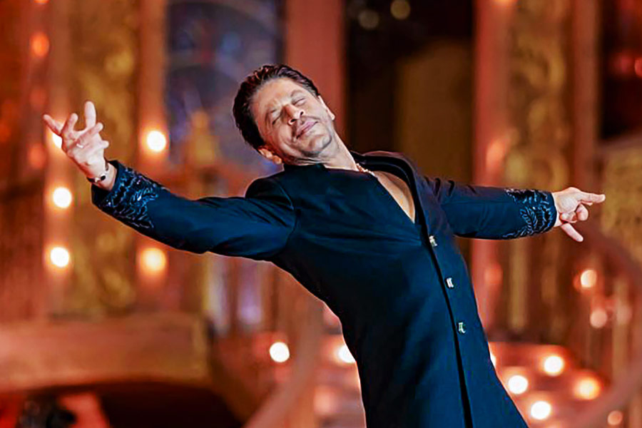 Shah Rukh Khan’s Price To Perform At Ambanis Pre-Wedding Functions Is Unbelievable