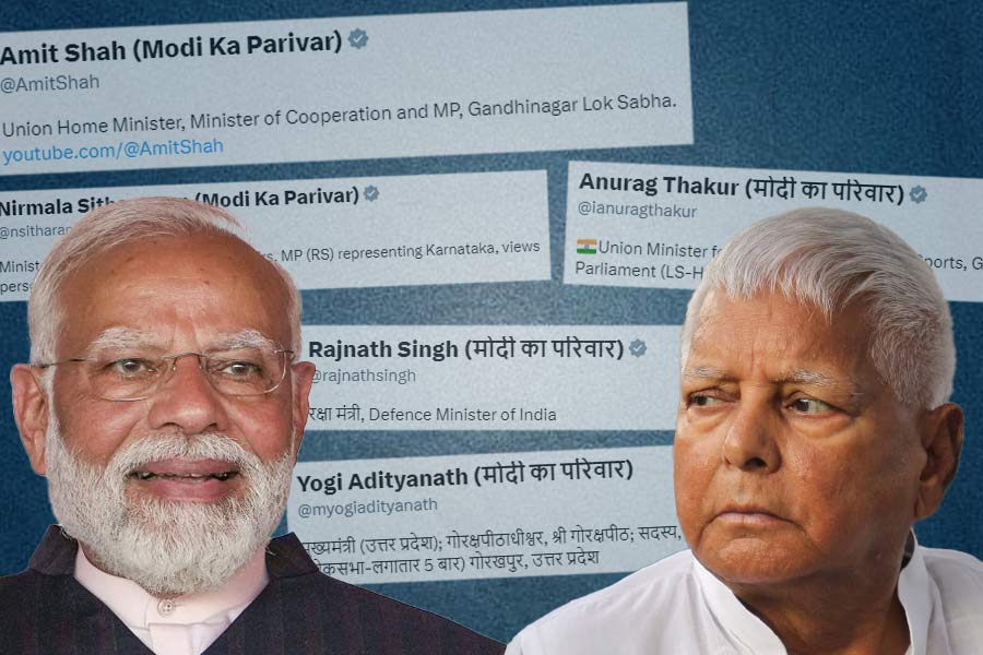 BJP Leaders add \\\'Modi Ka Parivar\\\' on Social Media