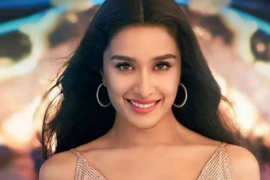 বলি অভিনেতা শক্তি কপূরের কন্যা শ্রদ্ধা কপূর। কানাঘুষো শোনা যায়, শ্রদ্ধার যখন ১৬ বছর বয়স তখন সলমনের সঙ্গে একটি ছবিতে অভিনয়ের সুযোগ পান তিনি। কিন্তু কোনও এক অজানা কারণে সেই প্রস্তাব ফিরিয়ে দেন অভিনেত্রী।