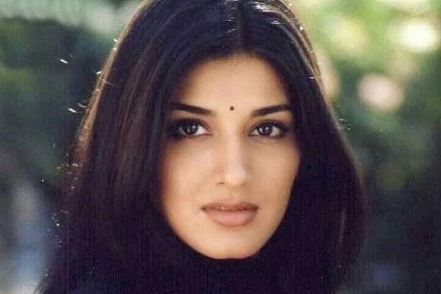 ‘হম সাথ সাথ হ্যায়’ ছবিতে সলমনের সঙ্গে অভিনয় করতে দেখা যায় সোনালি বান্দ্রেকে। কিন্তু তার পর সলমনের সঙ্গে কাজ করেননি সোনালি।