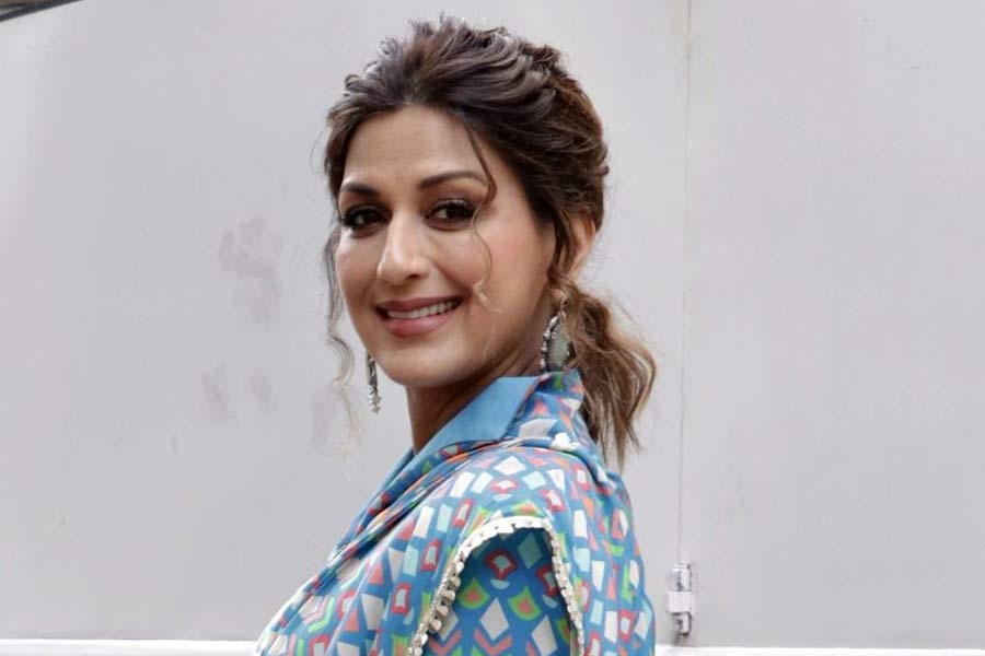 বলিপাড়ায় কানাঘুষো শোনা যায়, কৃষ্ণসার মামলায় সলমনের নাম জড়িয়ে পড়ে। সেই কারণেই নাকি সলমনের সঙ্গে আর কোনও ছবিতে অভিনয় করতে চাননি সোনালি।