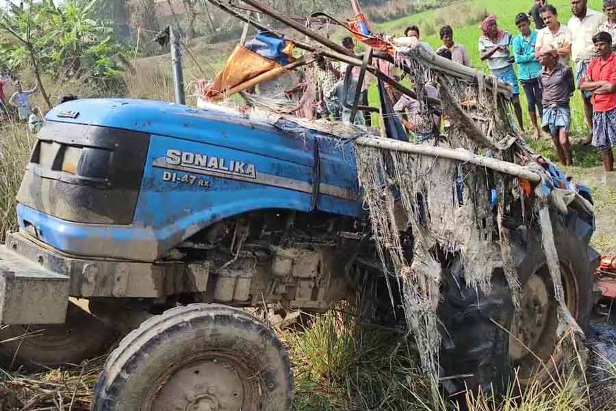 Image of the tractor met an accodent in bankura