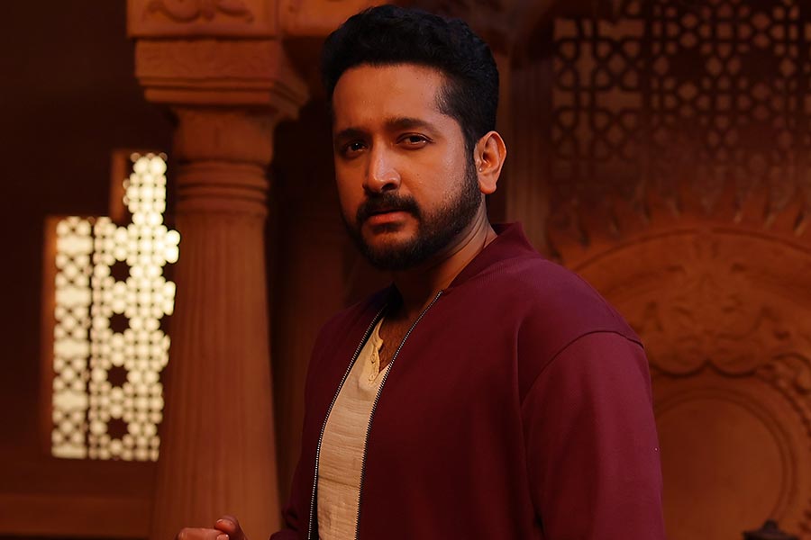 Shooting coverage of Bengali film Sonar Kellay Jawker Dhan starring Koel Mallick and Parambrata Chatterjee