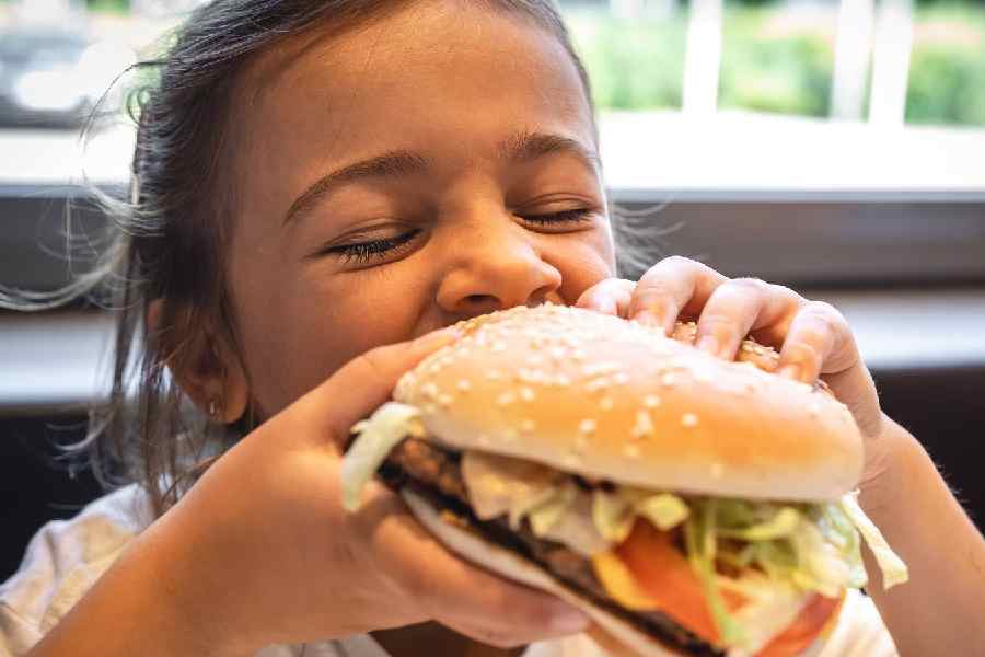 Effective ways to tackle junk food addiction in kids