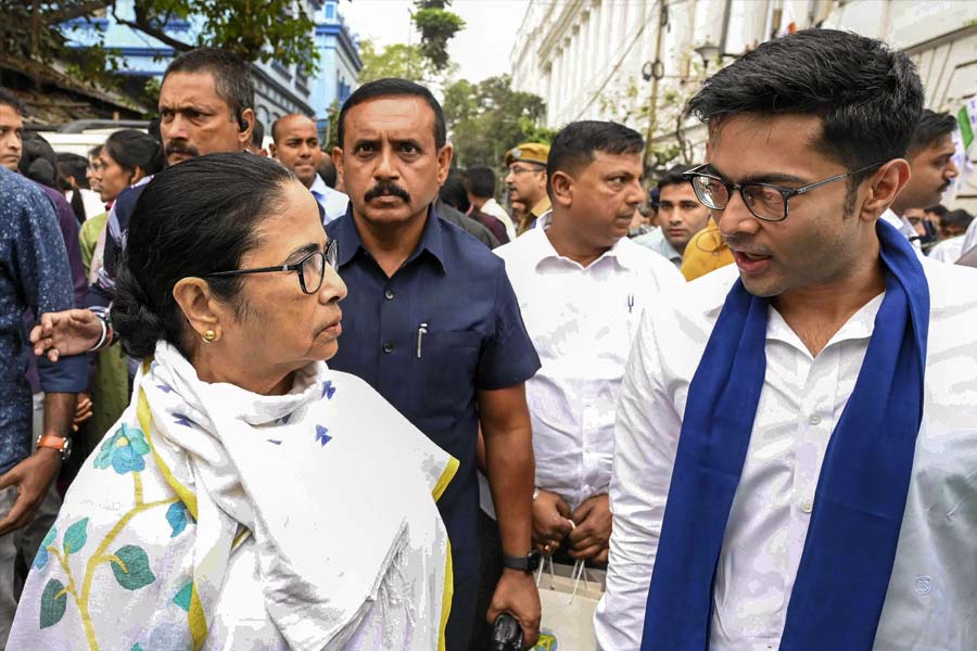 Mamata Banerjee and Abhishek Banerjee walk in rally together in Kolkata ahead of brigade meeting
