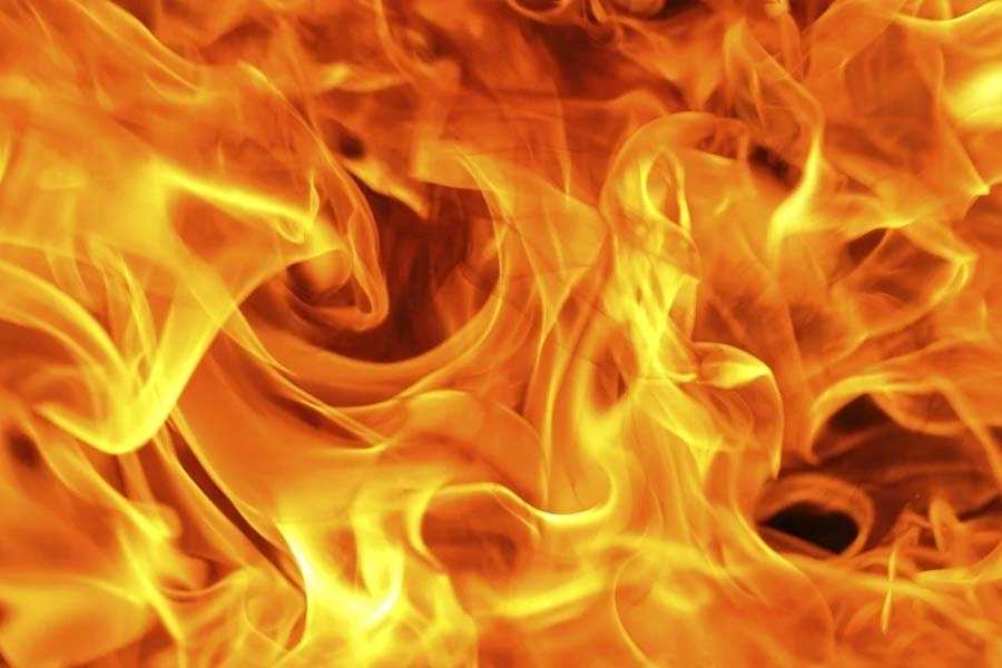 Panic rises after sudden fire broke out in an apartment in Manicktala