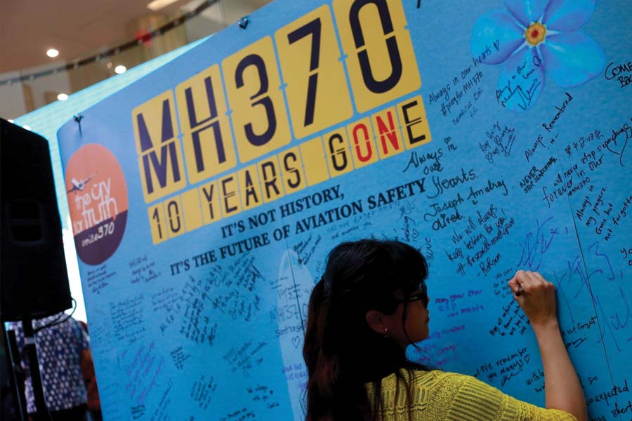Know The Mystery of Missing Malaysia Airlines Flight MH370 in 2014