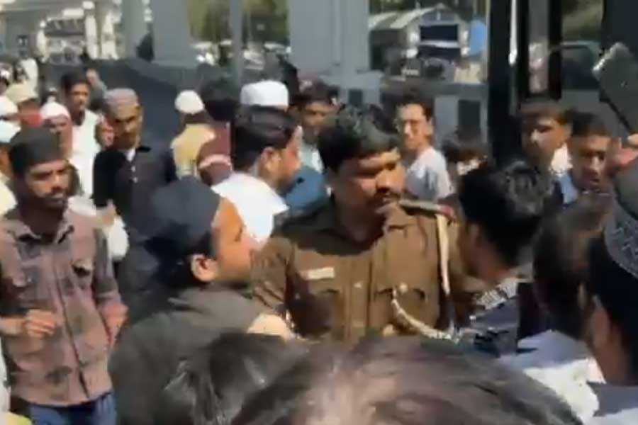 Delhi police Officer seen kicking Muslim men offering namaz on road