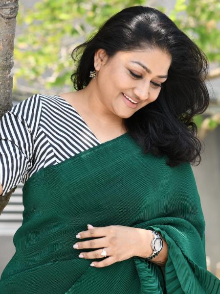 Know who is celebrity saree draper Dolly Jain charge lakhs for draping saree dgtl