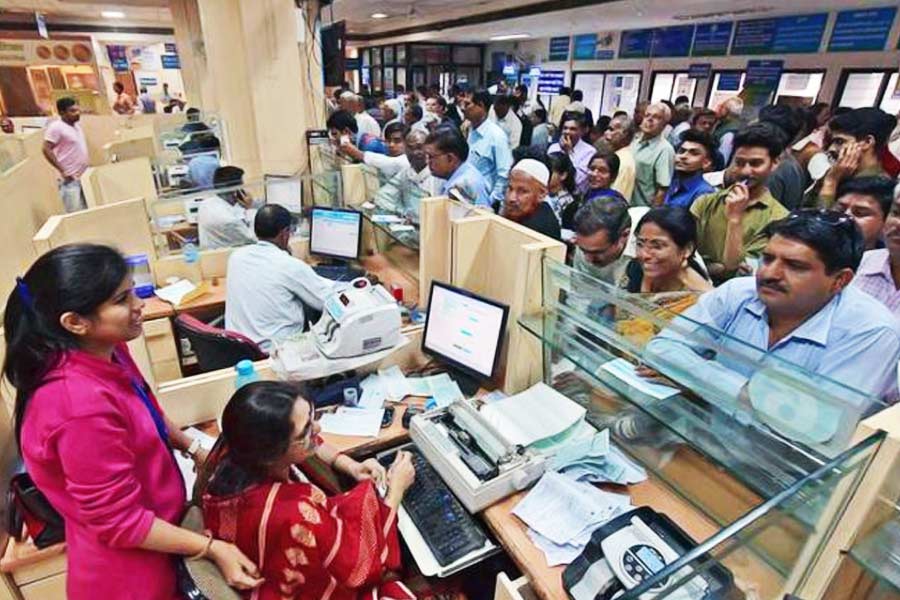 দাবিদার নেই এমন ৪২ হাজার ২৭২ কোটি টাকা জমা রয়েছে ভারতের রাষ্ট্রায়ত্ত এবং বেসরকারি ব্যাঙ্কগুলিতে। অবিশ্বাস্য মনে হলেও এমন তথ্যই উঠে এসেছে কেন্দ্রীয় অর্থ মন্ত্রক সূত্রে।