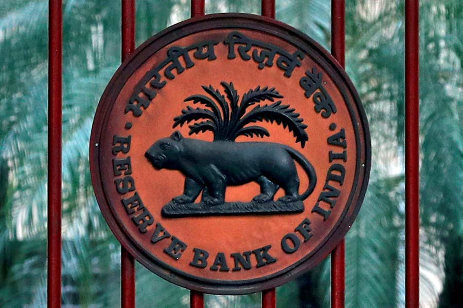 দাবিদারহীন সেই বিপুল অর্থের মধ্যে ৩৬ হাজার ১৮৫ কোটি টাকা রাষ্ট্রায়ত্ত ব্যাঙ্কগুলির হাতে এবং ৬,০৮৭ কোটি টাকা বেসরকারি ব্যাঙ্কগুলির হাতে জমা রয়েছে।