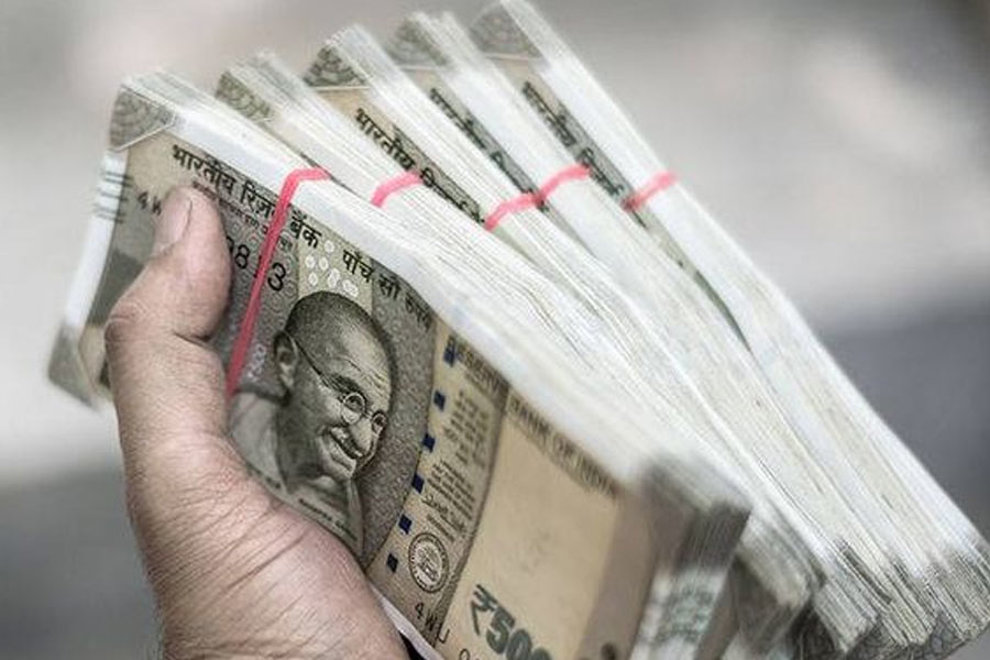 ২০১৮ সালে সেই টাকার পরিমাণ আরও বে়ড়ে হয় ২,১৫৬ কোটি টাকা। ২০২০ সালে হয় ৩,৫৭৭ কোটি টাকা।