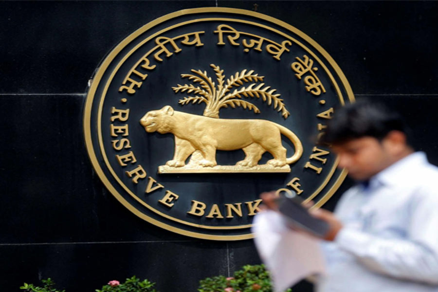 আরবিআই আরও জানিয়েছে, মূলত সেভিংস এবং কারেন্ট অ্যাকাউন্ট বন্ধ না করার কারণে দাবিহীন আমানতের পরিমাণ বেড়েই চলেছে।