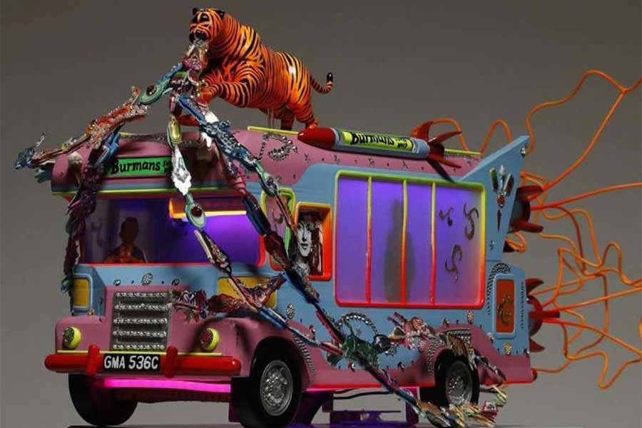 শিল্প: আইসক্রিম ভ্যানে ভাস্কর্যের মডেল।