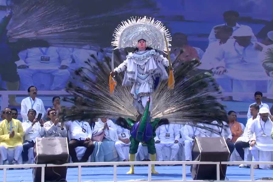 ব্রিগেডের মঞ্চে সাংস্কৃতিক অনুষ্ঠান। রবিবার।