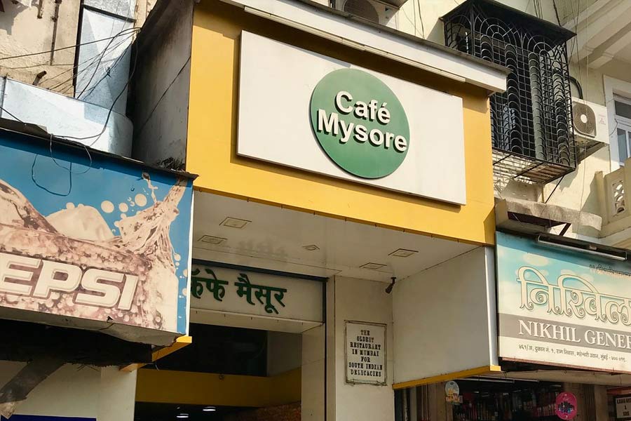 ১৯৭৫ থেকে ১৯৭৯— টানা চার বছর মুম্বইয়ের ‘ক্যাফে মাইসোর’ থেকে দক্ষিণ ভারতের জনপ্রিয় খাবার খেতেন মুকেশ।