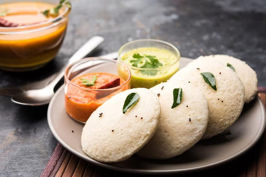 সপ্তাহে প্রতি বুধবার বন্ধ থাকে রেস্তরাঁর দরজা। বাকি ছ’দিন সকাল ৮টা থেকে রাত ১০টা পর্যন্ত খোলা থাকে রেস্তরাঁটি।