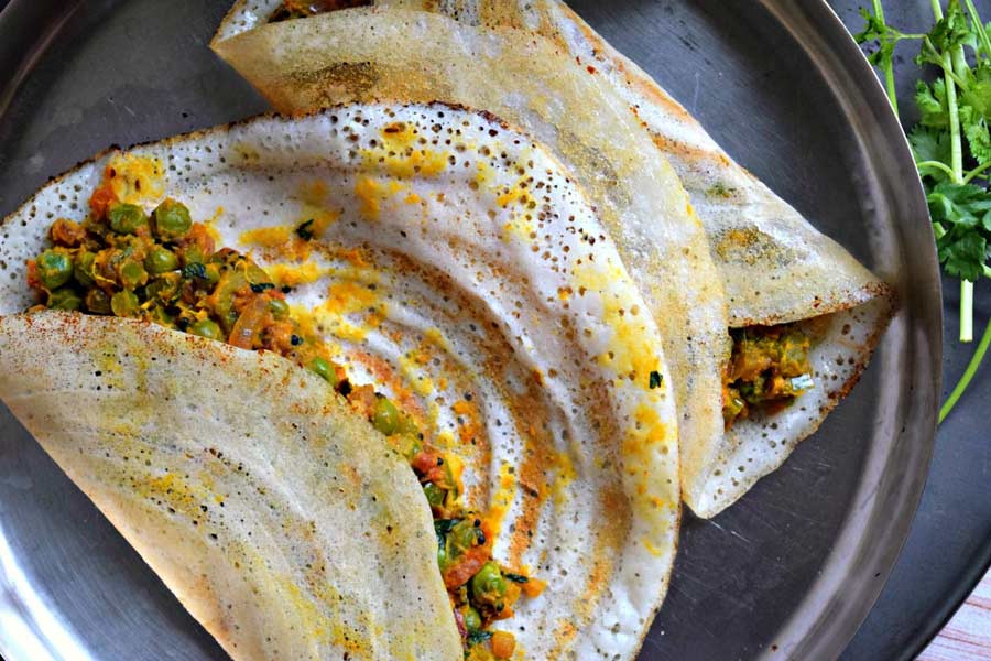 ‘ক্যাফে মাইসোর’ রেস্তরাঁয় ৮১ ধরনের দোসা পাওয়া যায়। ক্রেতা যদি গাড়ির ভিতর বসে খেতে চান তা হলে সেখানেও খাবার পরিবেশন করে দেন রেস্তরাঁর কর্মীরা।