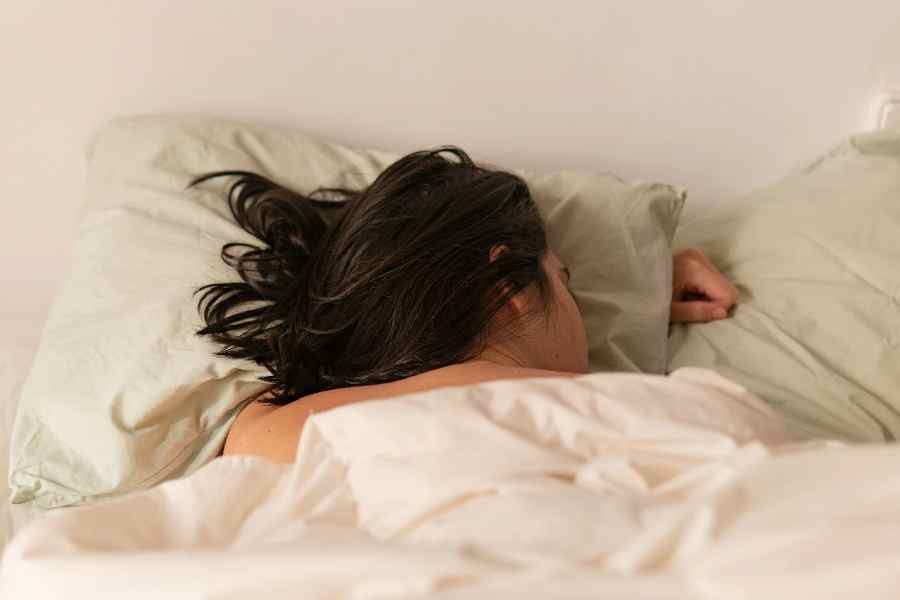 Going to bed with wet hair might be hazardous for health