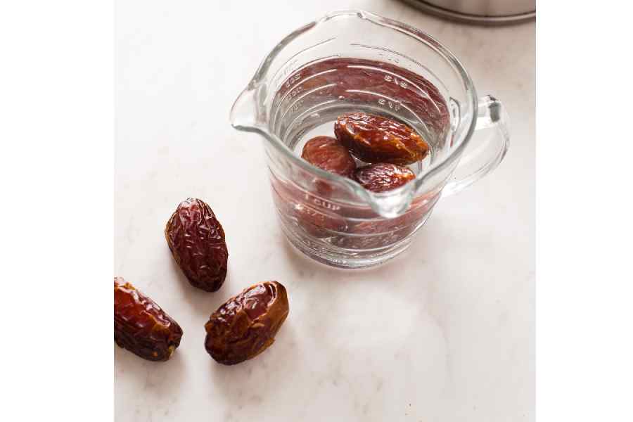 Five reasons why you must include soaked dates in your daily diet