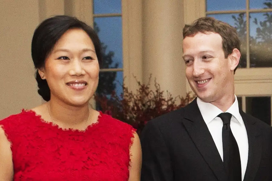 Mark Zuckerberg\\\\\\\\\\\\\\\\\\\\\\\\\\\\\\\'s Wife Loses Pendant At Ambani Pre-Wedding Bash
