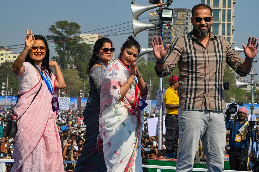 Top fashion looks from TMC Jonogorjon Sabha