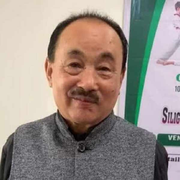 অবসরপ্রাপ্ত আমলা গোপাল লামাকে দার্জিলিংয়ে প্রার্থী করেছে তৃণমূল। শিলিগুড়ির মহকুমাশাসক ছিলেন তিনি। জিটিএর পর্যটন দফতরের তাঁর কাজ করার অভিজ্ঞতা রয়েছে। গোর্খা না হলেও দার্জিলিংয়ের সঙ্গে গোপালের মাটির সম্পর্ক। 