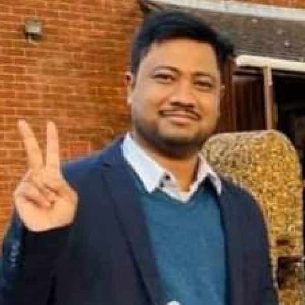 মালদহ দক্ষিণ আসনে তৃণমূলের প্রার্থী হয়েছেন শাহনাওয়াজ আলি রেহান। অক্সফোর্ড বিশ্ববিদ্যালয়ের ইতিহাসের গবেষক ছিলেন তিনি। সাংবাদিক হিসাবেও কিছু দিন কাজ করেন শাহনাওয়াজ। 