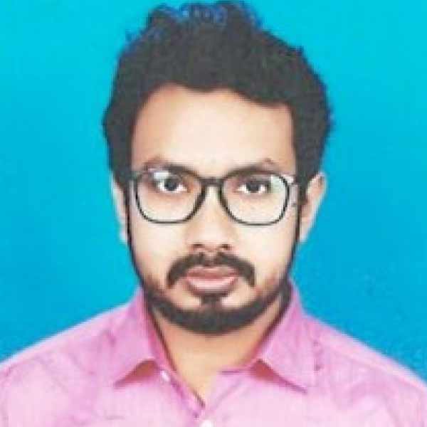  সম্প্রতি বিজেপি ছেড়ে তৃণমূলে গিয়েছেন তিনি। দলবদলু বিধায়ক মুকুটমণি অধিকারীকে রানাঘাট আসন থেকে প্রার্থী করেছে তৃণমূল। পেশায় চিকিৎসক মুকুটমণি ব্রিগেডের মঞ্চ থেকে টিকিট পেলেন।