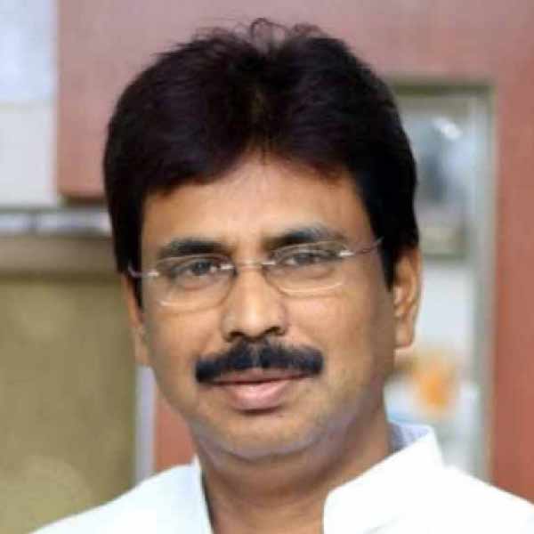 ইনিও দল বদল করেছেন। বিধানসভা ভোটে বিজেপির টিকিটে জিতে তৃণমূলে যোগ দেন। বনগাঁ আসনে বিধায়ক বিশ্বজিৎ দাসকে প্রার্থী করেছে তৃণমূল। ওই আসনে তাঁর প্রতিদ্বন্দ্বী বিজেপি প্রার্থী শান্তনু ঠাকুর। 