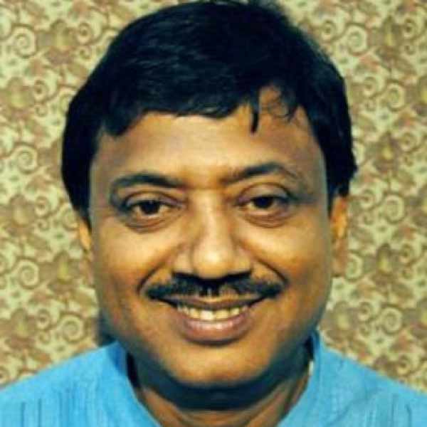 তিনি অভিনেতা, নেতা ও মন্ত্রীও বটে। ব্যারাকপুর লোকসভা আসনে রাজ্যের মন্ত্রী পার্থ ভৌমিককে প্রার্থী করেছে তৃণমূল। সাংসদ অর্জুন সিংহ বিজেপি ছেড়ে তৃণমূলে যোগ দেন। তাঁকে এ বার টিকিট দিলেন না মমতা। 