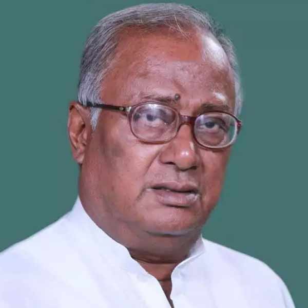 দমদম আসনে আবার সৌগত রায়কে প্রার্থী করেছে তৃণমূল। এর আগেও তৃণমূলের টিকিটে জয়ী হয়েছিলেন প্রাক্তন অধ্যাপক। বর্ষীয়ান ওই নেতাকে আবার বেছে নিল শাসকদল। 