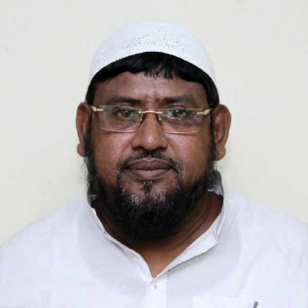 বসিরহাট আসনে প্রার্থী বদল করেছে তৃণমূল। অভিনেত্রী নুসরত জাহানকে টিকিট দেয়নি তৃণমূল। তাঁর পরিবর্তে এ বার ঘাসফুল শিবিরের প্রার্থী হয়েছেন বিধায়ক হাজি নুরুল ইসলাম। 