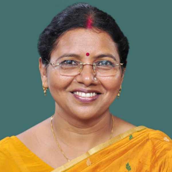 জয়নগরে পুরনো মুখের উপর ভরসা রেখেছে তৃণমূল। সেখানে আবার প্রার্থী হয়েছেন প্রতিমা মণ্ডল। এর আগে তিনি জিতে সাংসদ হয়েছিলেন। 