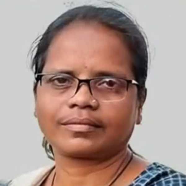 আরামবাগ আসনে নতুন মুখ নিয়ে এসেছে তৃণমূল। ওই আসনে প্রার্থী করা হয়েছে মিতালি বাগ। সামাজিক কর্মী হিসাবে তিনি ওই এলাকায় পরিচিত। 