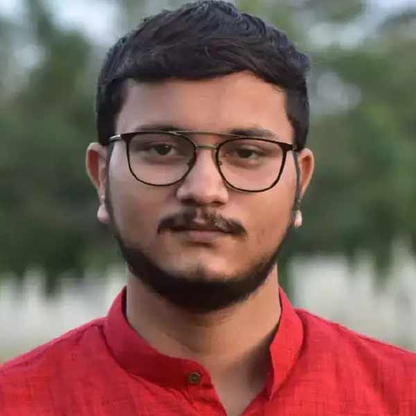 তমলুক আসনে তরুণ নেতা দেবাংশু ভট্টাচার্যকে প্রার্থী করেছে তৃণমূল। ওই আসনে বিজেপির হয়ে প্রাক্তন বিচারপতি অভিজিৎ গঙ্গোপাধ্যায় লড়তে পারেন বলে জল্পনা তৈরি হয়েছে। তাঁর সঙ্গে প্রতিদ্বন্দ্বিতা করতে দেবাংশুকে আসরে নামালেন অভিষেক। 