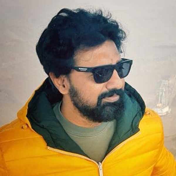 ঘাটাল আসনে আবার প্রার্থী হয়েছেন অভিনেতা দেব। ভোটে না দাঁড়ানোর সিদ্ধান্ত নিয়েছিলেন। পরে মমতা ও অভিষেকের সঙ্গে বৈঠক করে সিদ্ধান্ত বদল করেন। বিজেপির অভিনেতা প্রার্থী হিরণ চট্টোপাধ্যায়ের বিরুদ্ধে আবার ময়দানে দেখা যাবে দেবকে।