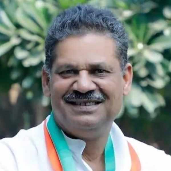 ক্রিকেটার কীর্তি আজাদকে বর্ধমান-দুর্গাপুর আসনে প্রার্থী করেছে তৃণমূল। ক্রিকেট ছেড়ে দীর্ঘ দিন ধরে রাজনীতি করছেন তিনি। এ বার তাঁকে নিজেদের দলে টেনে প্রার্থী করল তৃণমূল। 