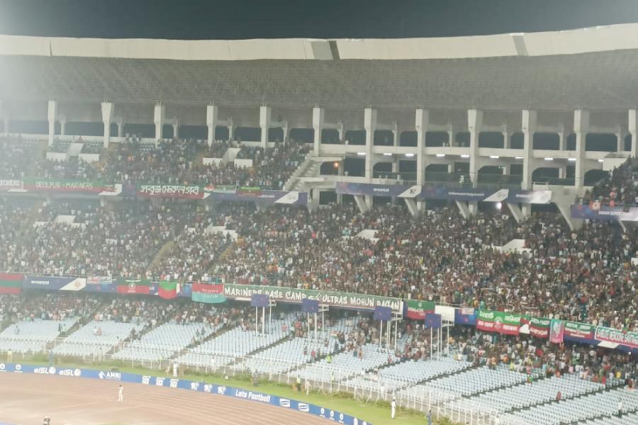ম্যাচ শুরুর ঠিক আগে মোহনবাগানের গ্যালারি।