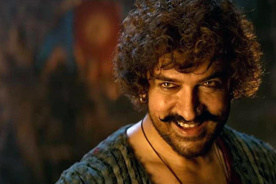 মুক্তির পর বক্স অফিসে মুখ থুবড়ে পড়ে আমির-অমিতাভের ‘ঠগস অফ হিন্দোস্তান’। বলিপাড়া সূত্রে খবর, মুক্তির পর ভারতীয় বক্স অফিসে মাত্র ১৫০ কোটি টাকার ব্যবসা করে ছবিটি।