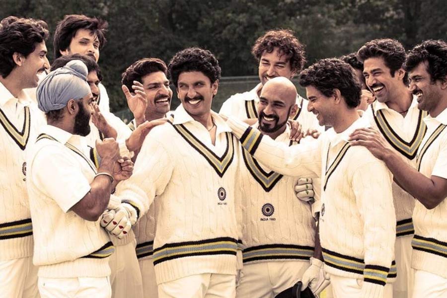 বলিপাড়া সূত্রে খবর, ‘৮৩’ ছবি তৈরিতে খরচ হয় ২৬০ কোটি টাকা। কিন্তু মুক্তি পাওয়ার পর সফল হয়নি এই ছবি। ভারতীয় বক্স অফিসে ছবিটি মাত্র ১৩০ কোটি টাকার ব্যবসা করে।