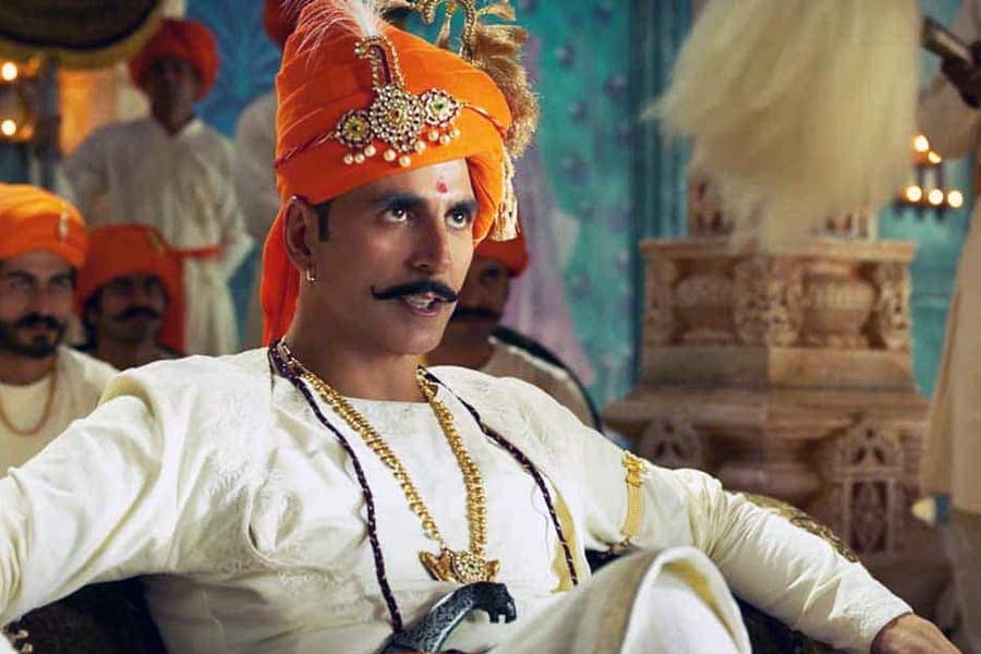 ২০২২ সালে আদিত্য চোপড়ার প্রযোজনায় প্রেক্ষাগৃহে মুক্তি পায় ‘সম্রাট পৃথ্বীরাজ’। এই ছবিতে মুখ্যচরিত্রে অভিনয় করেন বলিপাড়ার ‘খিলাড়ি’ অক্ষয় কুমার। এই ছবির মাধ্যমে বড় পর্দায় আত্মপ্রকাশ করেন মানুষী চিল্লর।