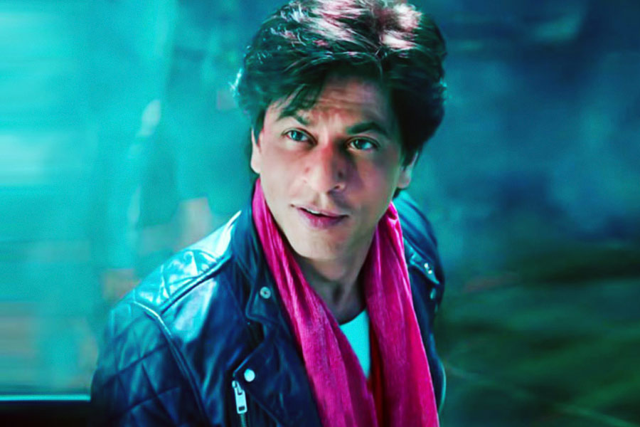 বক্স অফিসে মুখ থুবড়ে পড়ে বলিউডের ‘বাদশা’ শাহরুখ খানের ছবিও। ২০১৮ সালে আনন্দ এল রাইয়ের পরিচালনায় প্রেক্ষাগৃহে মুক্তি পায় ‘জ়িরো’। শাহরুখের পাশাপাশি এই ছবিতে অভিনয় করেন ক্যাটরিনা কইফ এবং অনুষ্কা শর্মা।