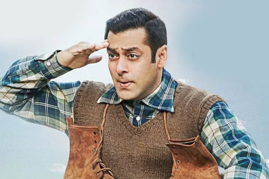 ২০১৭ সালে কবীর খানের পরিচালনায় প্রেক্ষাগৃহে মুক্তি পায় সলমন খান অভিনীত ‘টিউবলাইট’। বলিপাড়া সূত্রে খবর, ১৩৫ কোটি টাকা বাজেটের ছবি মুক্তির পর ভারতীয় বক্স অফিসে প্রায় ১১৯ কোটি টাকার ব্যবসা করে।