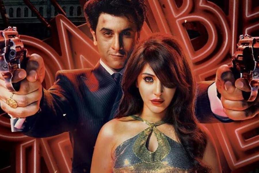 বলিপাড়া সূত্রে খবর, ‘বম্বে ভেলভেট’ ছবিটি তৈরি করতে ১১৮ কোটি টাকা খরচ করেন ছবিনির্মাতারা। তবে মুক্তির পর তারকাখচিত এই ছবিটি মুখ থুবড়ে পড়ে। ভারতীয় বক্স অফিসে মাত্র ৩০ কোটি টাকার ব্যবসা করে এই ছবি।